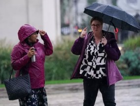 英国气象局公布了暴雨和时速60英里大风袭击英国的确切时间和地点