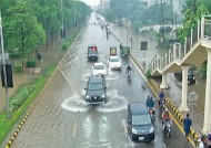 天气预报员暂时排除有大雨的可能性